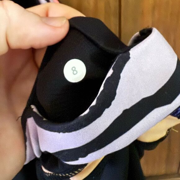 Lululemon Run: Inspire Crop II in Black/Bleacher Stripe Black Iris Flower - Picture 6 of 8